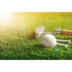Fototapeta Piłka Golfowa – Sportowa Rekreacja na Polu Golfowym