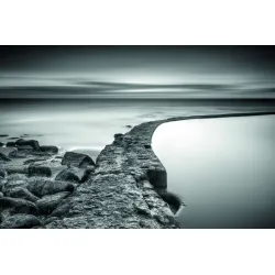 Fototapeta Plaża Morze Skały – Nadmorski Krajobraz Pełen Spokoju