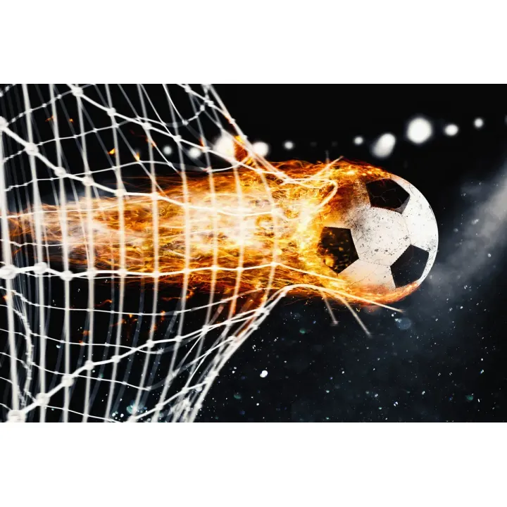 Fototapeta Płonąca Piłka – Sportowa Energia i Siła Akcji – produkt