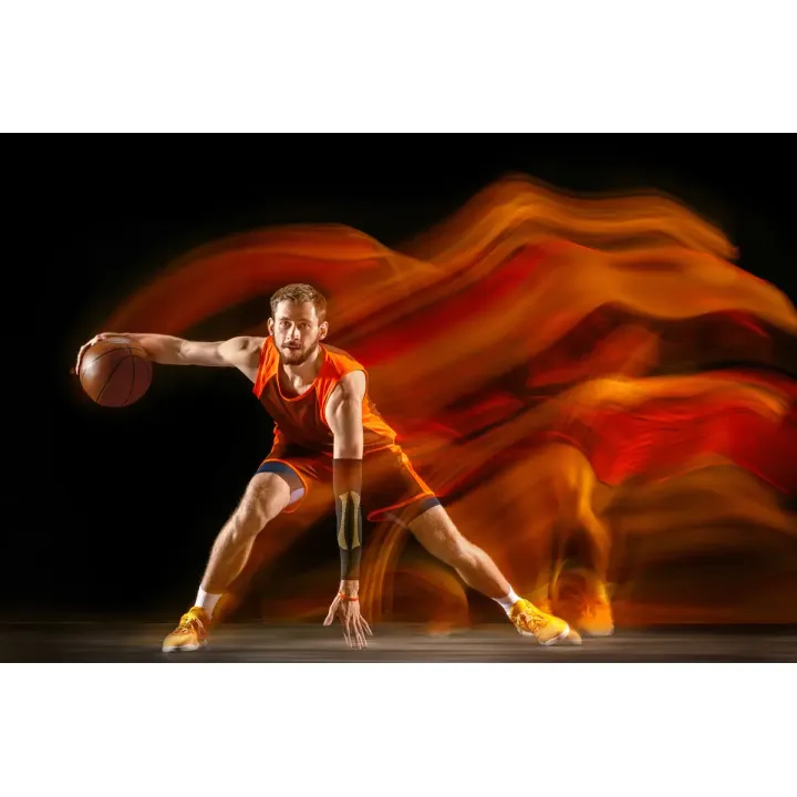 Fototapeta Koszykarz W Ruchu – Dynamika Sportowej Akcji – produkt