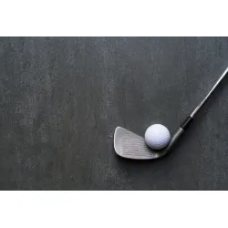 Fototapeta Piłka Golfowa – Sportowy Akcent na Polu Golfowym