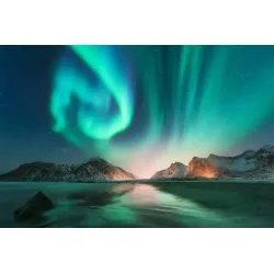 Fototapeta Zorza Polarna – Nocne Niebo i Krajobraz Górski