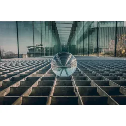 Fototapeta Nowoczesna Kula 3D – Architektura Miejska i Panorama Metropolii