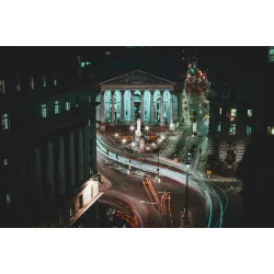 Fototapeta Londyn Nocą – Miejski Skyline i Oświetlenie Uliczne