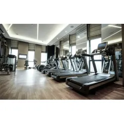 Fototapeta Nowoczesny Klub Fitness – Siłownia i Trening Biegowy
