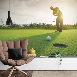 Fototapeta Golfista – Sportowa Elegancja na Polu Golfowym o Zachodzie Słońca