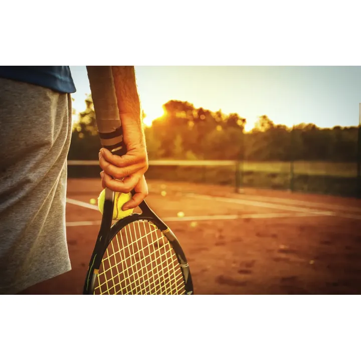 Fototapeta Tenisista Przed Meczem – Sportowa Atmosfera na Korcie – produkt