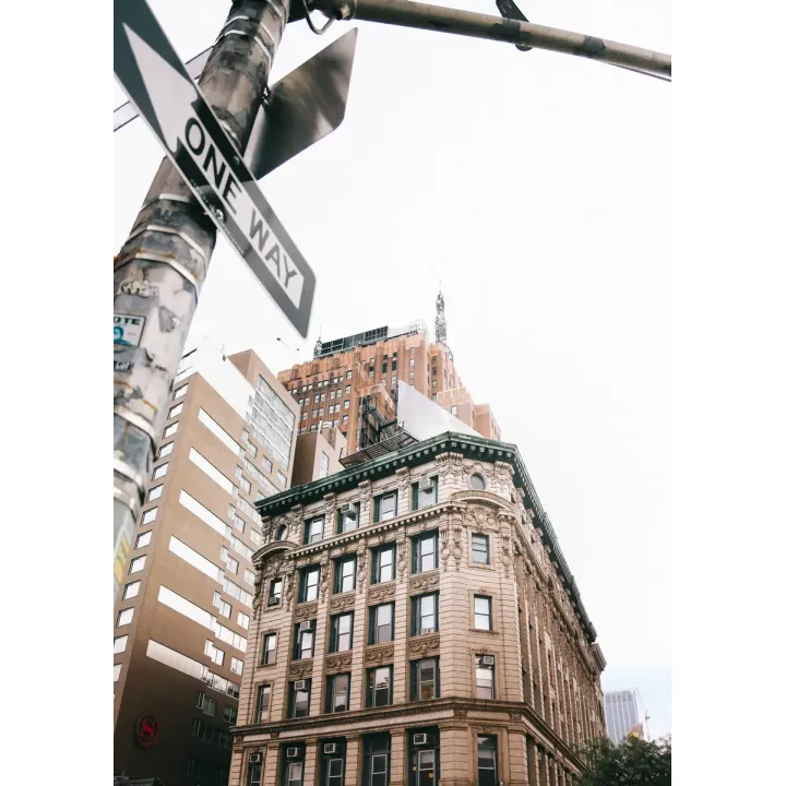 Plakat Drogowskaz Na Ulicy Nyc – Manhattan i Architektura Miejska – produkt