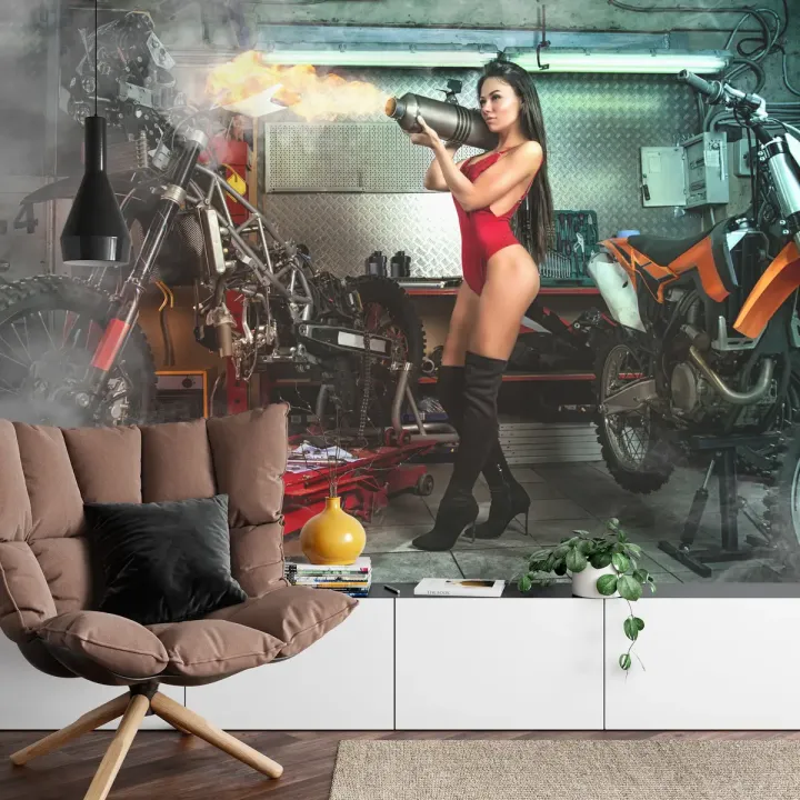Fototapeta Kobieta z Palnikiem – Mechanika i Styl w Garażu