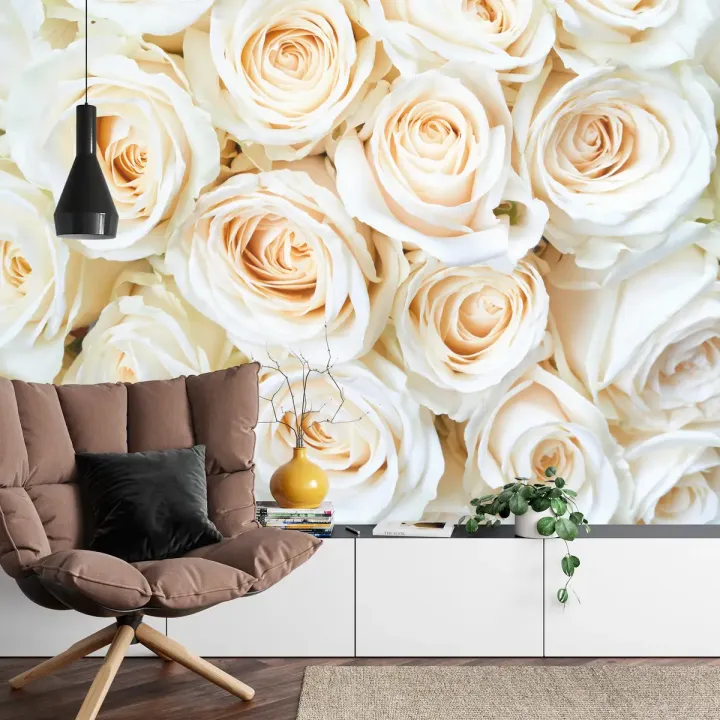 Fototapeta Krem Z Bukietem Róż – Elegancka Florystyka w Bieli