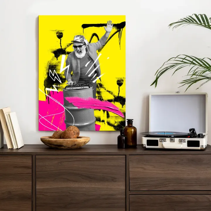 Plakat DJ w Miejskiej Dżungli – Kolorowy Kolaż Muzyki i Sztuki Ulicznej