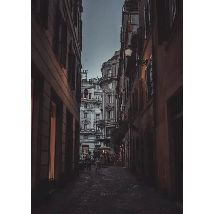 Plakat Nocny Spacer Po Rzymie – Zabytkowa Ulica i Lampiony