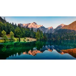 Fototapeta Jezioro Fusine – Wschód Słońca w Alpach Julijskich