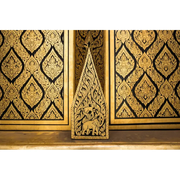 Fototapeta Drzwi Tajlandzkiej Świątyni – Orientalna Architektura i Złocenia – produkt