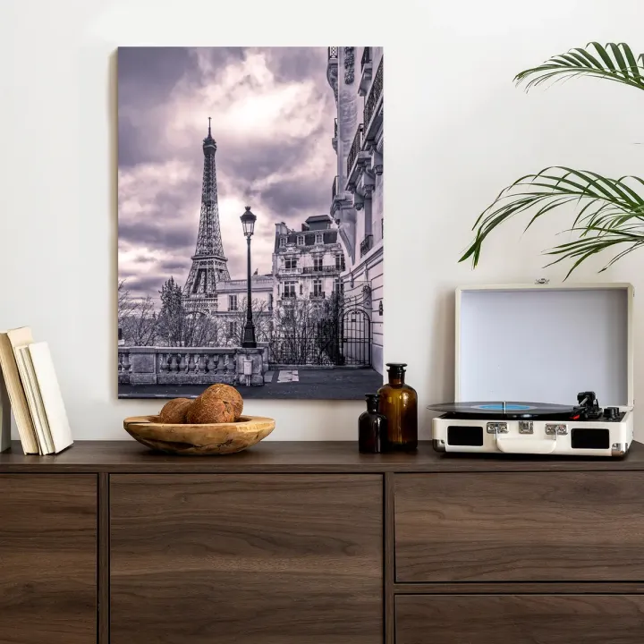 Plakat Paryż Wieża Eiffla – Architektura Paryża w Pochmurny Dzień