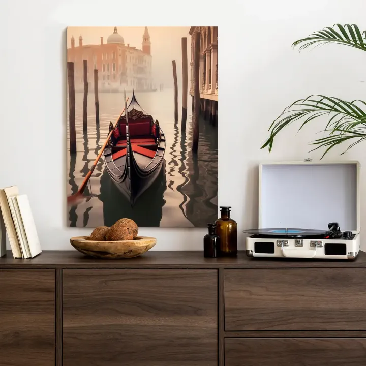 Plakat Wenecja – Gondola na Kanale w Mglistym Krajobrazie