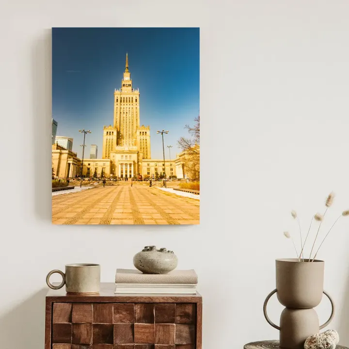Plakat Pałac Kultury w Warszawie – Architektura Socrealistyczna na Tle Błękitnego Nieba