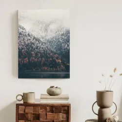 Plakat Mglisty Las – Jesienny Krajobraz nad Jeziorem