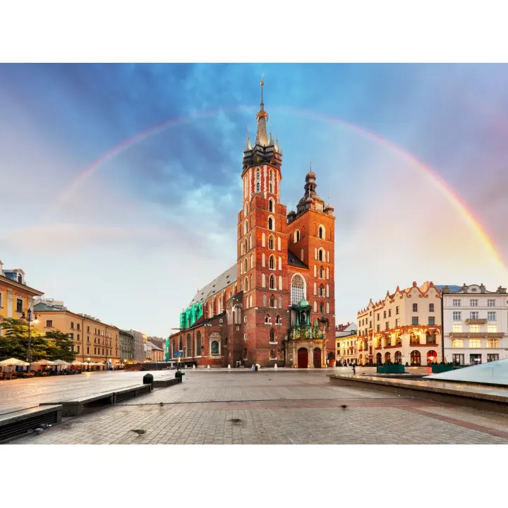 Obraz Wieloczęściowy Bazylika Mariacka – Gotycka Architektura Krakowa na Tęczowym Tle – produkt