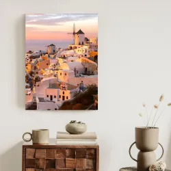 Plakat Oia o Zachodzie Słońca – Architektura Santorini na Cykladach