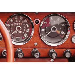 Obraz Wieloczęściowy Liczniki Samochodowe – Retro Motoryzacja i Klasyczne Auto