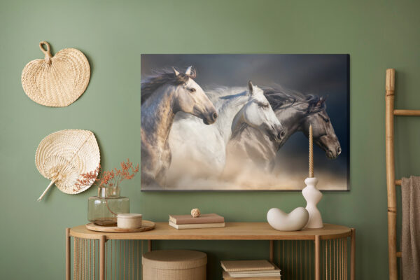 Obraz Na Płótnie Trzy Konie W Galopie - aranżacja mieszkania